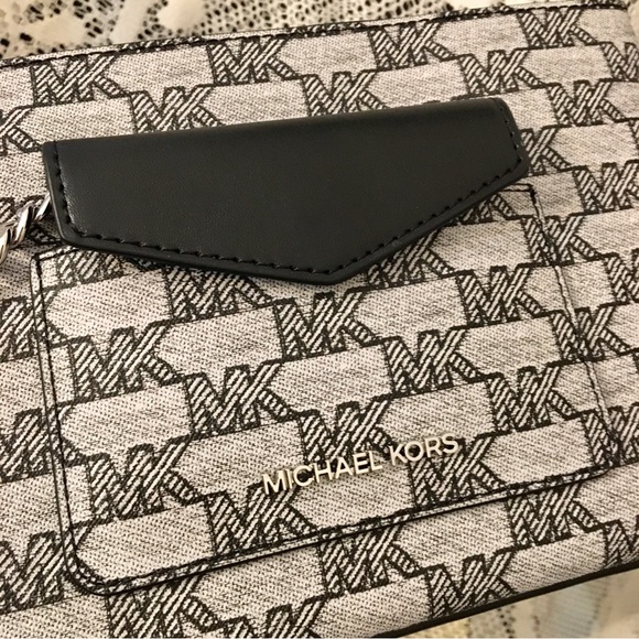 NWT Michael Kors Large 2 in 1 Card Case & Wristlet - Picture 4 of 12